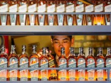 全球洋酒巨头帝亚吉欧碰到新“考题”：如何在华平衡奢侈高端和消费降级